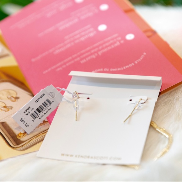 KENDRA SCOTT SOPHEE Gold EARRINGS - Picture 2 of 4